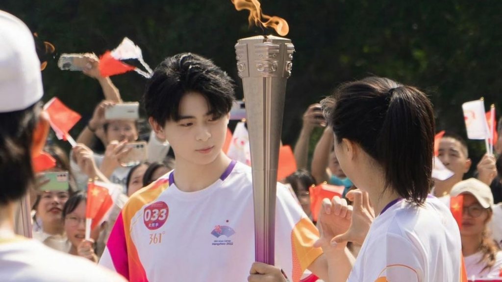 Paraboy Carrying Asian Games Torch